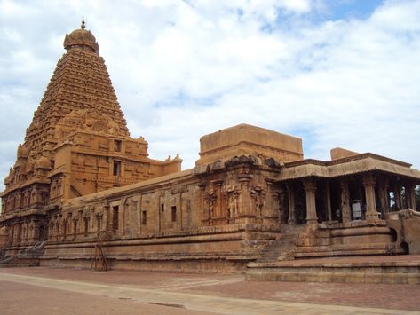 Peruvudaiyar Kovil (Periya Kovil, Brihadeshwara Temple, RajaRajeswara Temple, Rajarajeswaram) - Completed in 1010 AD by emperor Raja Raja Chola I, it is a Hindu temple dedicated to Shiva, located in the city of Thanjavur in the Indian state of Tamil Nadu. The temple is one of the largest in India and one of the most prized architectural sites Brihadeshwara Temple Sketch, Brihadeshwara Temple, Cultural Portraits, Temple Wall Art, Kerala Architecture, Indian Temple Architecture, Secret Passages, Ancient Indian Architecture, Ancient History Facts