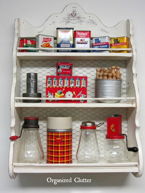 Vintage Painted Spice Rack with Chicken Wire Back www.organizedclutterqueen.blogspot.com Vintage Thermos Decor, Vintage Spice Rack, Organized Clutter, Frozen Crafts, Vintage Laundry Room, Room Wall Colors, Vintage Thermos, Upcycle Repurpose, Spice Tins