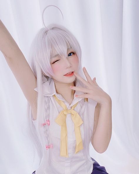 Coser Takanashi Cosplay Elaina, Cosplayer Boy, Elaina Cosplay, Dolly Fashion, Puppy Face, Anime Expressions, Cute Cosplay, Kawaii Girl, Fashion Poses