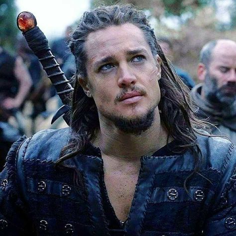 🏹⚔️ Alexander Dreymon As ⚔️ Uhtred Of Bebbanburg ⚔️ In The Last Kingdom ⚔️ The Last Kingdom Series, Uhtred Of Bebbanburg, Alexander Dreymon, Last Kingdom, The Last Kingdom, House Of Dragons, Hot Actors, Film Serie, Good Looking Men