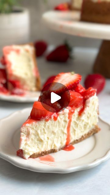 Quick Cheesecake Recipes, Cheesecake Videos, Strawberry Cheesecake Recipe Easy, American Cheesecake, Cheese Dips, Dream Bakery, Peach Dessert, Strawberry Cheesecake Recipe, Peach Dessert Recipes