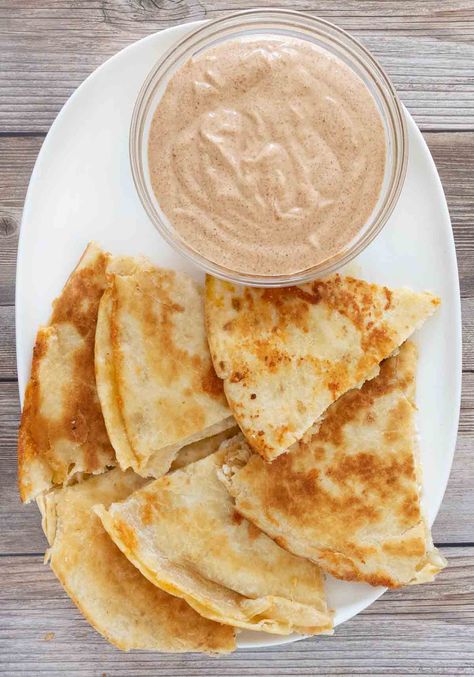 Quesadilla Sauce (Taco Bell Copycat) Taco Bell Quesadilla Sauce, Quesadilla Sauce, Easy Quesadilla, Dip For Tortilla Chips, Low Sugar Diet Recipes, Low Fat Low Carb, Low Carb Low Fat Recipes, Taco Sauce, Tacos And Burritos