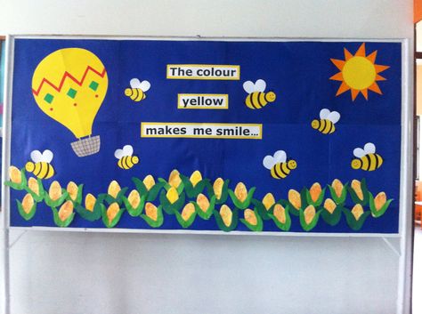 A board for yellow day in preschool.. Yellow Day Board Decoration In Preschool, Yellow Day Decoration In Preschool, Yellow Day Celebration In Preschool, Chart Decoration Ideas, Preschool Attendance Chart, Yellow Day Celebration, Classroom Decoration Charts, Birthday Chart For Preschool, Bulletin Boards School