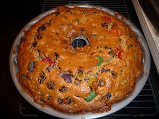 http://thereisahorseinmybubblebath.blogspot.com/2012/12/my-first-gumdrop-cake.html Gumdrop Cake With Cream Cheese, Gumdrop Cake Recipe, Christmas Fruitcakes, Gumdrop Cake, Gum Drop Cake, Traditional Christmas Food, Drop Cake, Gum Drop, Easy Christmas Treats