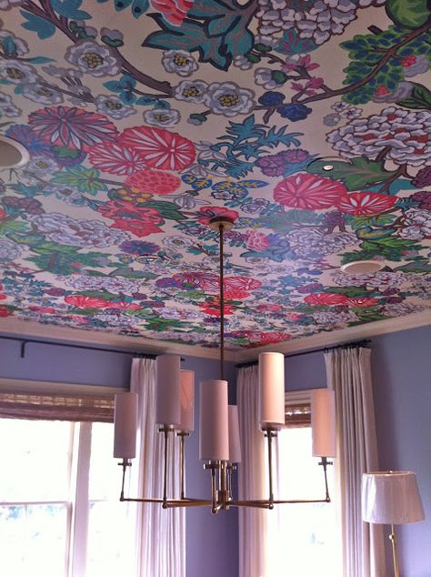 ceiling hand-painted like schumacher's chiang mai pattern :o Red Ceiling, 1970s Home, Ceiling Murals, Wallpaper Ceiling, Ceiling Treatments, Bedroom Ceiling, Painted Ceiling, The Ceiling, Ceiling Design