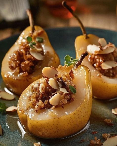 Stuffed Pears, Pear Dessert Recipes, Easiest Dessert, Canned Pears, Pear Dessert, Fall Desserts Easy, Recipes With Few Ingredients, Easy Holiday Recipes, Pear Recipes