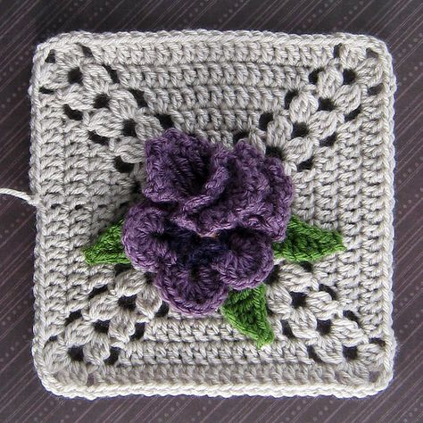 Motifs Granny Square, Crochet Flower Squares, Beau Crochet, Crochet Squares Afghan, شال كروشيه, Confection Au Crochet, Crochet Blocks, Crochet Granny Square, Crochet Flower Tutorial