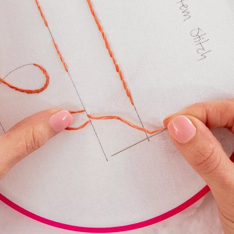 Stem Stitch - Learn How to Do This Modern Embroidery Technique – Clever Poppy Embroidery Stem Stitch, Clever Poppy, Stem Stitch, Learn Embroidery, Running Stitch, Modern Embroidery, Straight Stitch, Back Stitch, Embroidery For Beginners