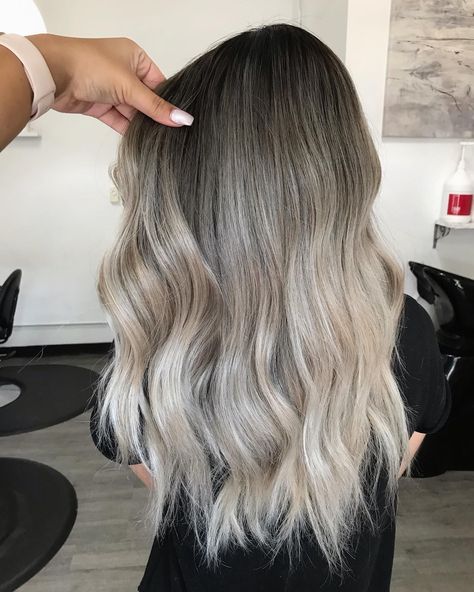 Blended and blonde ✨ @schwarzkopfpro Black Roots Blonde Hair, Balayage Hair Dark Blonde, Dark Roots Blonde Hair Balayage, Balayage Asian, Balayage Hair Dark Black, Medium Balayage Hair, Platinum Ombre, Platinum Balayage, Silver Balayage