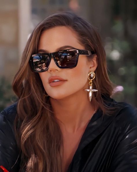 Khloe Kardashian Sunglasses, Kardashian Sunglasses, Khlo Money, Khloe Kardashian Style, Khloe Kardashian Photos, Khloe K, Boss Chic, Kloe Kardashian, Face Beat Makeup