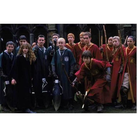 0 Oliver Wood Harry Potter, Sean Biggerstaff, Hogwarts Quidditch, Film Harry Potter, The Chamber Of Secrets, Oliver Wood, Harry Potter Quidditch, Harry Potter And The Chamber Of Secrets, Harry Potter Gif