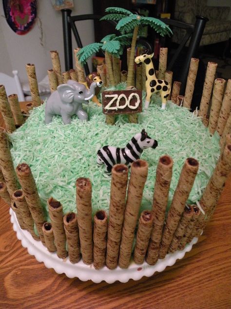 Zoo Cake - I love pirouettes! This is so do-able! Zoo Theme Birthday Cake, Zoo Birthday Cake, Zoo Animal Cakes, Zoo Theme Birthday, Zoo Cake, Zoo Birthday Party, Animal Birthday Cakes, Monkey Cake, Zoo Birthday