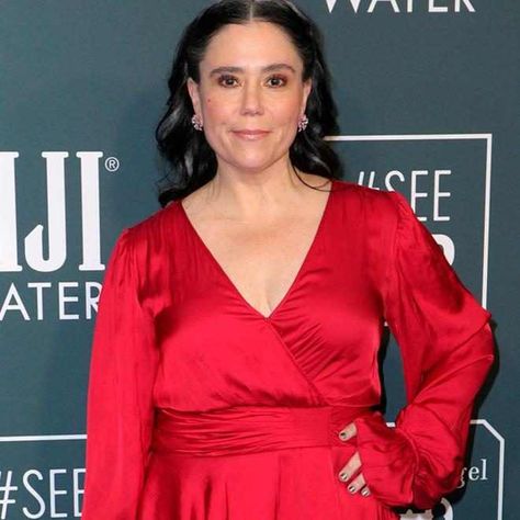 Carbs are life and Alex Borstein knows it.   The 48-year-old actress is taking home the award tonight for Best Supporting Actress in a Comedy Series for her iconic role in The Marvelous... Alex Borstein, Lizzie Mcguire Movie, Amy Sherman Palladino, Lois Griffin, Best Speeches, Critic Choice Awards, You Are The Greatest, Acceptance Speech, Andrew Scott