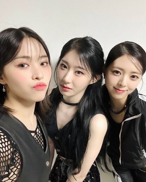 Ryujin, Chaeryeong and Yuna [Itzy] Ryujin And Yuna, Ryujin Yuna, Ryujin Chaeryeong Yuna, Seoul Music Awards, Mnet Asian Music Awards, Korean Birthday, Shy Girls, Crazy Love, Kpop Girl Groups