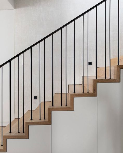 Minimal Stairs, Stair Design Architecture, Balustrade Design, Indoor Railing, Interior Stair Railing, Staircase Interior Design, Modern Railing, Open Stairs, Staircase Design Modern