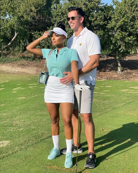 Golf Chic Attire, Matching Golf Outfits Couples, Putt Putt Outfit Date, Topgolf Date Night Outfit, Golf Date Outfit, Photography Ideas Summer, Golfing Aesthetic, Lesa Milan, Golf Couple