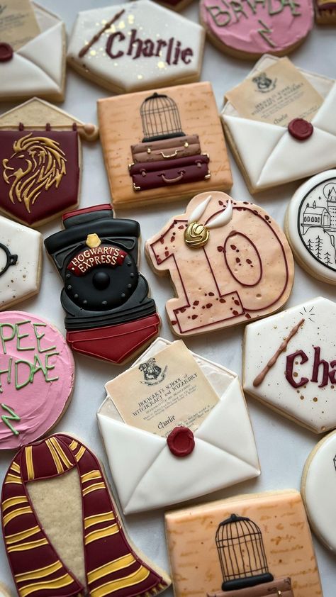 Harry Potter Iced Cookies, Harry Potter Theme Cookies, Harry Potter First Birthday Cookies, Royal Icing Harry Potter Cookies, Harry Potter Christmas Cookies, Harry Potter House Cookies, Ravenclaw Cookies, Harry Potter Decorated Cookies, Hogwarts Cookies