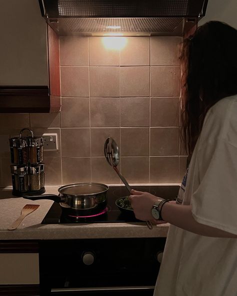 Cooking aesthetic, life aesthetic, manifest aesthetic Doing The Dishes Aesthetic, Chores Aesthetic, Lazy Girl Aesthetic, Manifest Aesthetic, Mia Vibes, Cooking Aesthetic, Doing The Dishes, Kitchen Safety, Food Tech