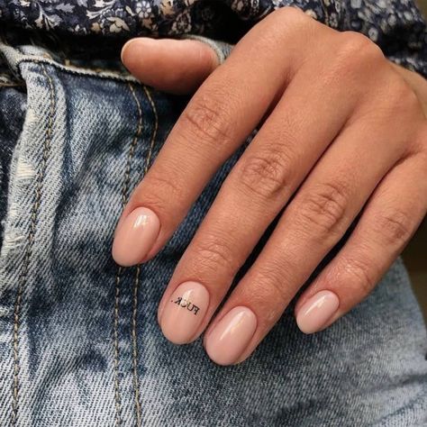 If you can't say how you feel, write it on your nails. The smaller, the sneakier. Trashy Nails, Minimalist Nail, Manicure Designs, Minimalist Nail Art, New Nail Designs, Fun Hair, Spring Nail Art, Minimalist Nails, Mosquito Repellent