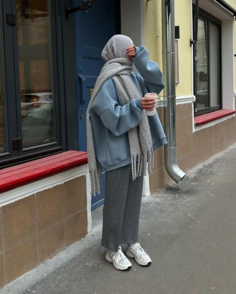 Hijabi Fashion Winter, Hijabi Winter Outfits, Modest Winter Outfits, Girls Winter Outfits, Estilo Hijab, Hijabi Fits, Modest Casual Outfits, Mode Hijabi, Winter Outfits Aesthetic