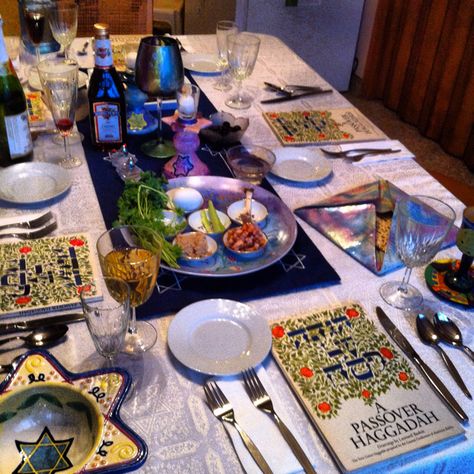 Pesach Seder Table Passover Food, Passover Seder Table, Passover Table Setting, Feast Of Unleavened Bread, Biblical Feasts, Pesach Seder, Passover Lamb, Seder Table, Passover Table