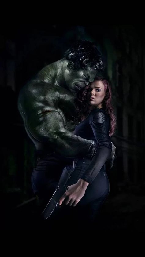 Black Widow Wallpaper, Hulk Artwork, Black Widow And Hulk, Bruce Banner Hulk, Marvel Comics Artwork, Ab Day, Hulk Art, Hulk Comic, Amazing Wallpaper