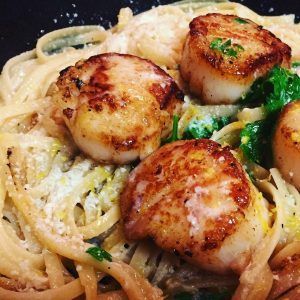 LINGUINE WITH SEARED SCALLOPS - Charlotte Fashion Plate - Style Beauty Food Fashion Recipes Scallop Recipes Pasta, Easy Scallop Recipes, Pasta Simple, Scallop Pasta, Charlotte Fashion, Linguine Recipes, Pan Seared Scallops, Recipes Seafood, Seared Scallops