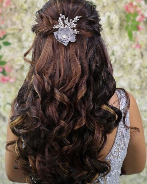 Reception Hairstyles, Hairstyle Updo, Hair Style On Saree, Hairstyle Curly, Hair Dressing, Engagement Hairstyles, Traditional Hairstyle, Updo Wedding, Bridal Hair Buns