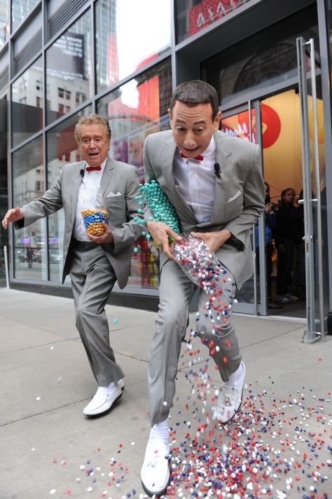 Pee-wee Herman and Regis Philbin (dressed in a matching grey suit) robbed a candy store today in NYC. Regis Philbin, Peewee Herman, Paul Reubens, Satisfying Pictures, Pee Wee Herman, Pee Wee, Big Adventure, First Photo, Comedians