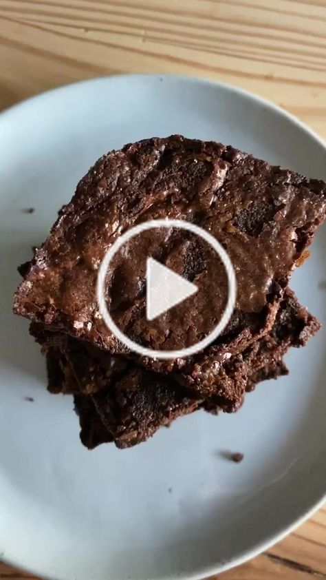 Chewy Fudge Brownies, Chewy Fudge, Joshua Weissman, Perfect Brownies, Baking Chocolate, Brownie Recipe, Fudge Brownies, Fudge, Food Lover