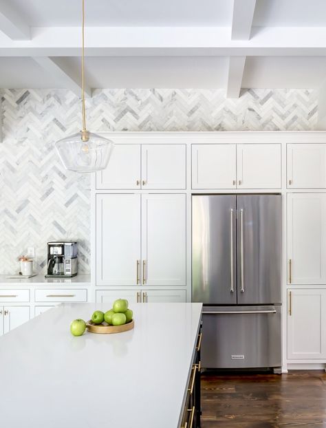 Kitchen With Big Island, Marble Subway Tiles, Above Cabinets, Minimal Kitchen, Dream Kitchens Design, Herringbone Tile, Custom Kitchens, Stone Tile, Commercial Flooring