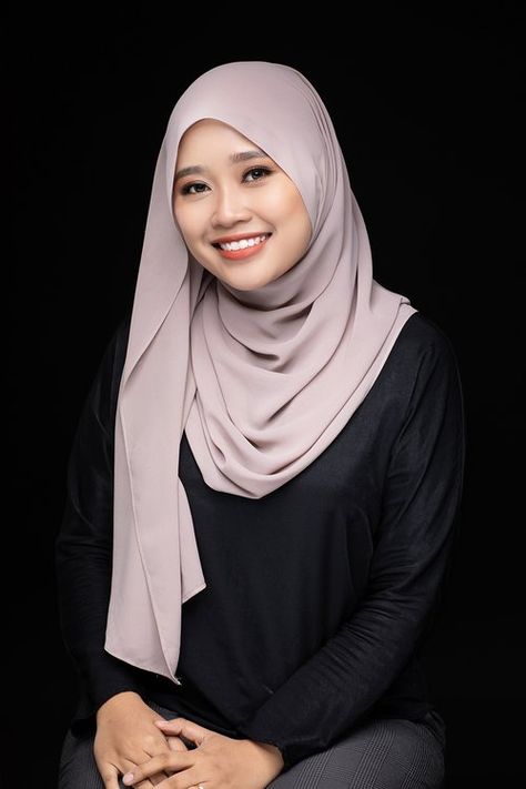 Professional & Corporate Headshots Photo Studio in Subang Jaya — Arch & Vow Studio - KL Malaysia Top Wedding Photographers Fantasy Edit, Corporate Headshot Poses, Professional Headshots Women, Kl Malaysia, Subang Jaya, Headshots Women, Headshot Poses, Headshot Photos, Studio Poses