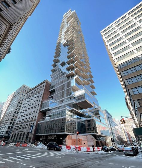 Anish Kapoor's Bean Sculpture at 56 Leonard Street Awaits Completion in Tribeca, Manhattan - New York YIMBY https://newyorkyimby.com/2021/02/anish-kapoors-bean-sculpture-at-56-leonard-street-awaits-completion-in-tribeca-manhattan.html?utm_content=bufferb02e4&utm_medium=social&utm_source=twitter.com&utm_campaign=buffer #petermancinire #realestate #nyc #tribeca #development #penrealty #nyc @PeterMancini4 @yimbytweets @anishkapoor @HerzogdeMeuron Main Street Building Facade, Ny Buildings, 56 Leonard Street, New York East Village, Flatiron Building Nyc, Woolworth Building Nyc, Shop Architects, Double Skin, Manhattan Skyline