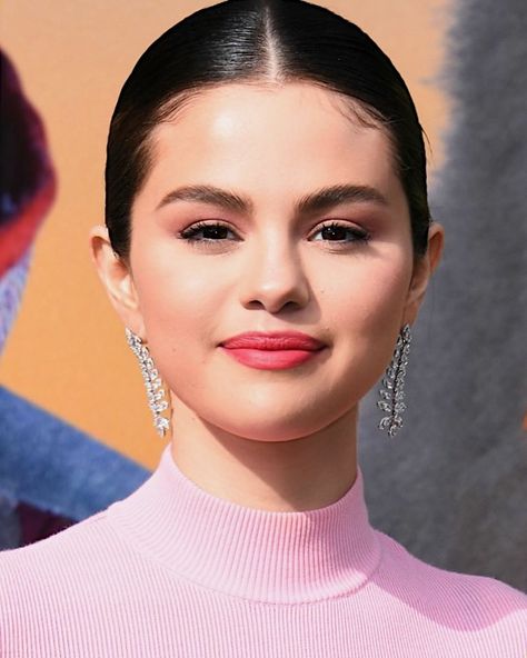 Selena Gomez Face Shape, Selena Gomez Drawing, Photo For Drawing, Selena Gomez Album, Selena Gomez Photos, Selena G, Selena Gomez Pictures, Celebrity Drawings, Beyond Beauty