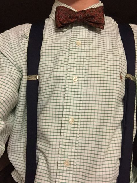 Navy Suspenders with an AMAZING bowtie Tie Aesthetic Men, Bow Tie Aesthetic, Seagull Costume, Tie Aesthetic, Preppy Closet, Rock Style Men, Aesthetic Star, Mens Fashion Suits Casual, Mens Fashion Dressy