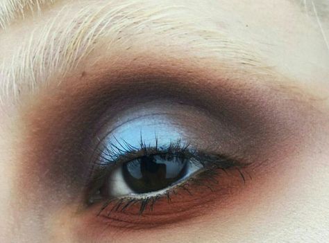 smokey eye with blue shadow Funky Makeup, Mekap Mata, Drag Make-up, Swag Makeup, Smink Inspiration, Dope Makeup, Make Up Looks, Blue Eyeshadow, Eye Makeup Art