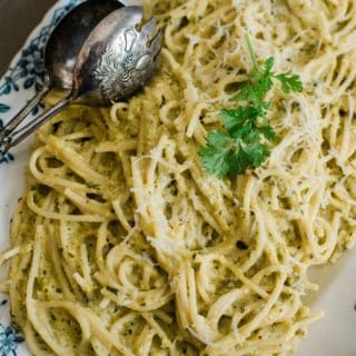 Espagueti Verde (Spaghetti with Creamy Poblano Sauce) + Video - Muy Bueno Cookbook Poblano Cream Sauce, Clothespin Cross, Poblano Sauce, Cookies Video, Creamy Spaghetti, Creamy Pesto Pasta, Mexican Bread, Green Spaghetti, Best Dinner