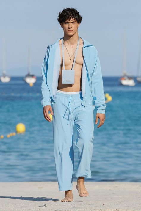 Runway Outfits Men, Jacquemus Mens, Guys Prom Outfit, Jacquemus Fashion Show, Guys Prom, Simon Porte Jacquemus, Mens Fashion 2018, Summer Runway, Resort Wear Beach