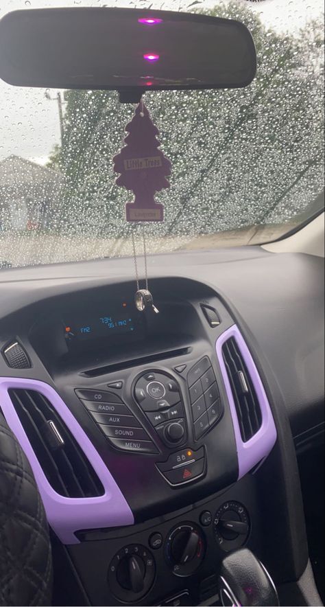 Purple Camper Interior, Purple Interior Car, Purple Car Aesthetic, Ford Focus Aesthetic, Purple Car Interior Aesthetic, Ford Focus Interior, Purple Car Interior, Purple Car Decor, Purple Car Accessories