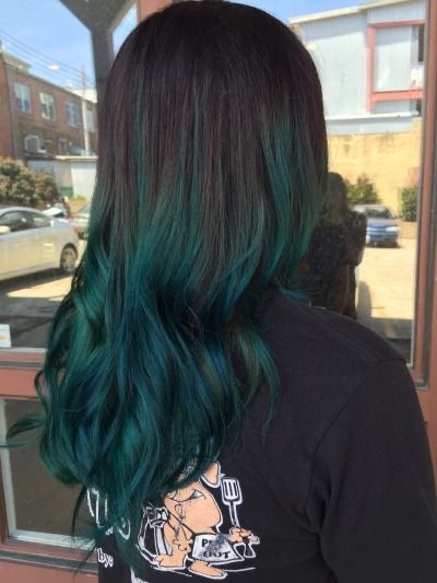 Dark Teal Hair, Dark Green Hair, Hair Color Pictures, Jojo Levesque, Blue Ombre Hair, Hair Color Underneath, Red Hair Inspo, Dyed Hair Inspiration, Hair Color And Cut