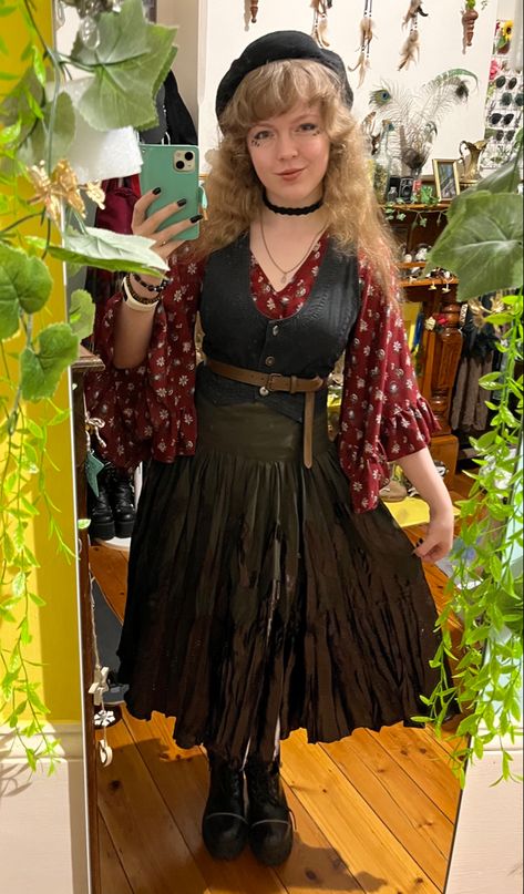 Indie Witch Aesthetic Outfit, Cottagepunk Fashion, Witchy Cottagecore Outfit, Witchy Cottagecore Aesthetic Outfits, Gothic Cottagecore Outfits, Forager Outfit, Cottagecore Goth Outfits, Nature Witch Aesthetic Outfit, Goth Cottagecore Outfits