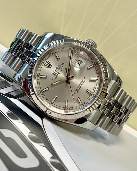 Silver Watch Men, Rolex Date Just, Rolex Silver, Silver Watches, Timepiece Design, Suits Style, Hype Beast, Rolex Women, Rolex Date