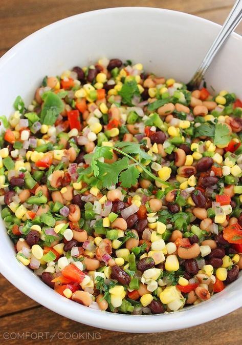 Texas Caviar with beans, corn, pepper, garlic, and more. Everyone loves it! Salad With Beans, Texas Caviar Recipe, Texas Caviar, Caviar Recipes, Cowboy Caviar, Grilled Meat, Iftar, Soup And Salad, Black Beans