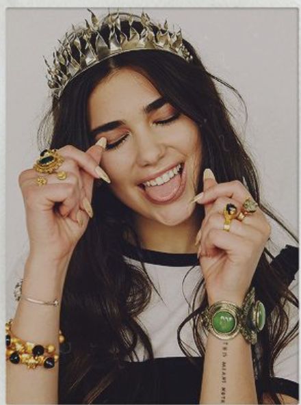 if you dont like dua, then..... well thats not possible, everybody loves dua Dua Lipa Concert, Profile Pictures Instagram, Female Actresses, American Music Awards, Dua Lipa, Female Singers, Music Star, Cute Celebrities, Star Girl