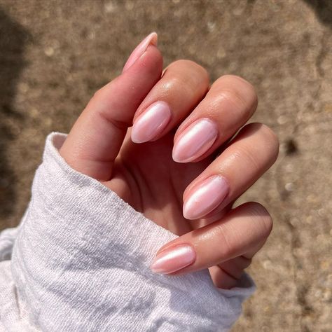 Pink Glazed Donut Nails Short, Hailey Bieber Glazed Donut Nails Short, Pink Donut Glaze Nails, Glazed Donut Nails Short, Pink Hailey Bieber Nails, Pearl Powder Nails, Hailey Bieber Nails Pink, Pink Glazed Nails, Pink Glazed Donut Nails