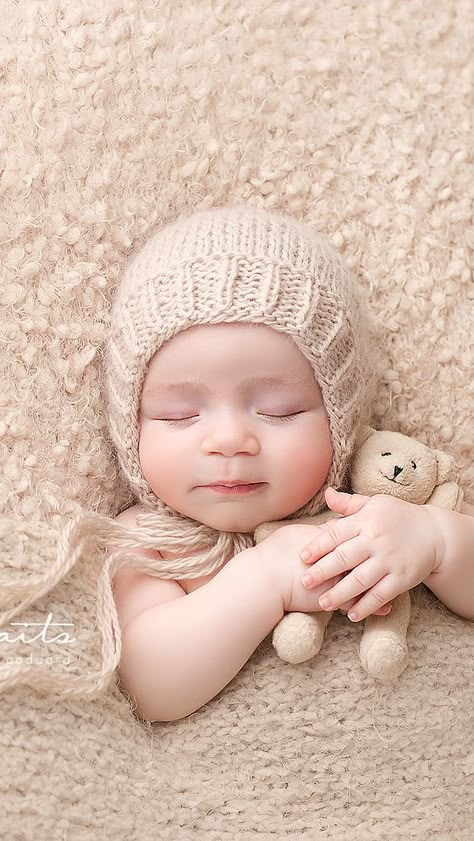 Beautifully styled and expertly posed fine art newborn photography. Home studio located in Springfield, VA. Newborn Photography Home, Photography Home Studio, Baby Boy Newborn Photography, Foto Newborn, Baby Fotografie, Newborn Photography Poses, Baby Pic, Newborn Baby Photoshoot, Baby Boy Photography