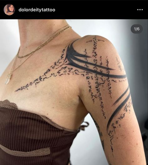 shoulder arm pattern tattoo Arm Stitches Tattoo, Line Work Shoulder Tattoo, Large Stomach Tattoos, Bicep Band Tattoo, Women Bicep Tattoo, Aged Tattoo, Behind Shoulder Tattoos For Women, Symmetrical Shoulder Tattoo, Shoulder Arm Tattoo