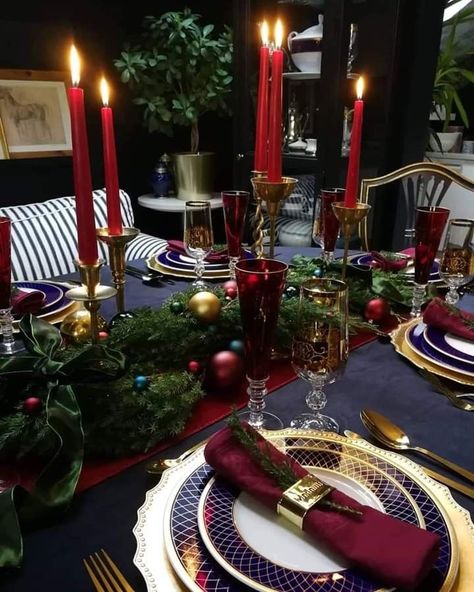 Traditional Table Setting, Festive Tablescape, Table Setting Decor, Christmas Interiors, Beautiful Table Settings, Merry Christmas Decoration, New Year Decor, Christmas Tablescapes, Last Christmas