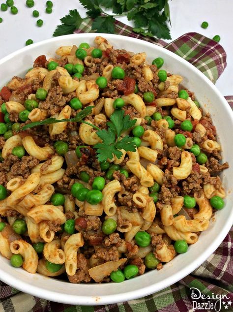 This Perfect Irish Pasta recipe is colorful, delicious, and a great way to celebrate St. Patricks day with your family! So try something new and make this delicious Irish Pasta recipe! | Design Dazzle Irish Pasta, Irish Dinner Recipes, Great Pasta Recipes, Easy Hamburger Soup, Chicken Bacon Ranch Pasta, Kitchen Fun, Recipes Pasta, Irish Recipes, Quiche Recipes