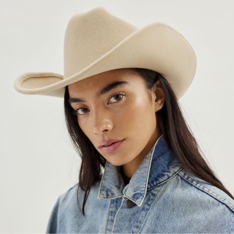 New With Tags Wyeth Cassidy Brushed Wool Cowboy Hat From Urban Outfitters. Color: Tan. Size: One Size. Our Favorite Structured Cowboy Hat Silhouette In Ultra-Soft Brushed Wool Blend Content + Care - Spot Clean - Imported Hat Silhouette, Corduroy Bucket Hat, Crochet Sun Hat, Womens Fedora, Staring At Stars, Rancher Hat, Urban Outfitters Accessories, Mom Hats, Cowgirl Western